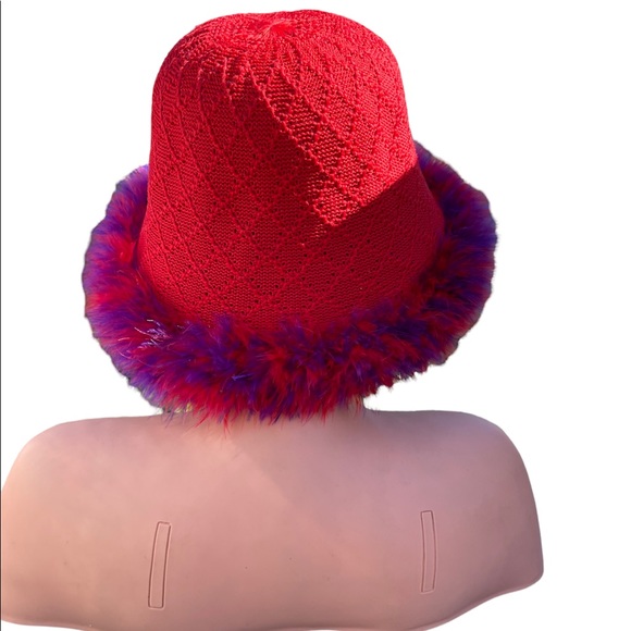 A Christy Creation Red Knit Cloche Hat - Picture 3 of 7